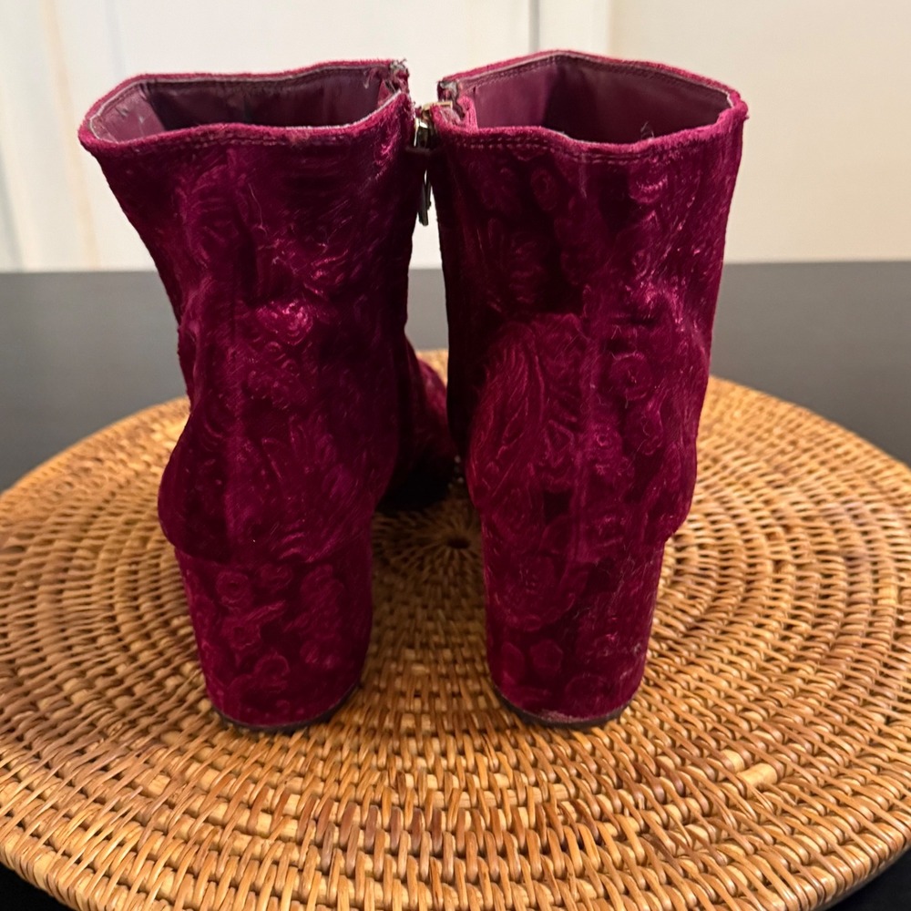 Zigi soho womens‎ Burgundy Velvet Paisley Embossed Block Heel Ankle Boots Size 8 - Picture 2 of 10